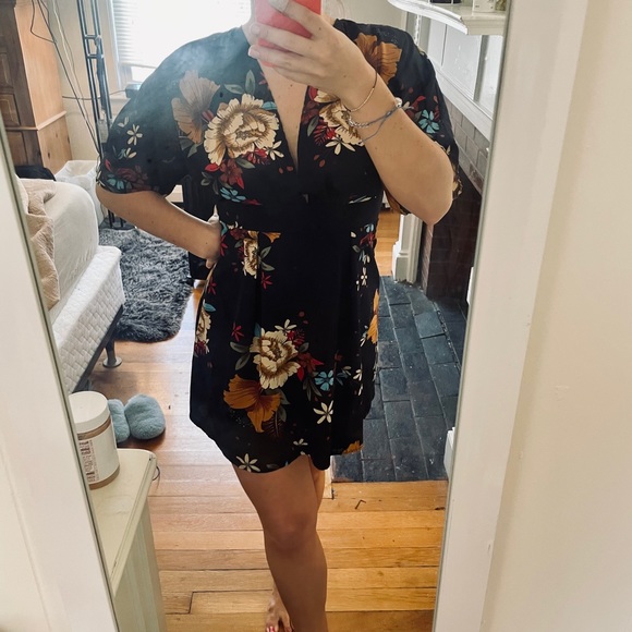 Deep v mini sundress - Picture 4 of 8